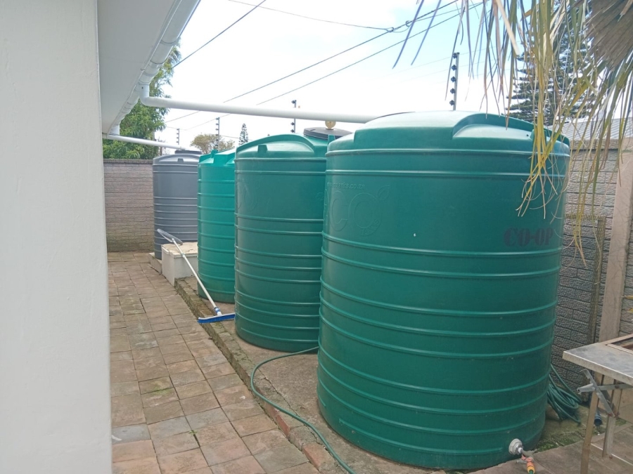 6 Bedroom Property for Sale in Gonubie Eastern Cape